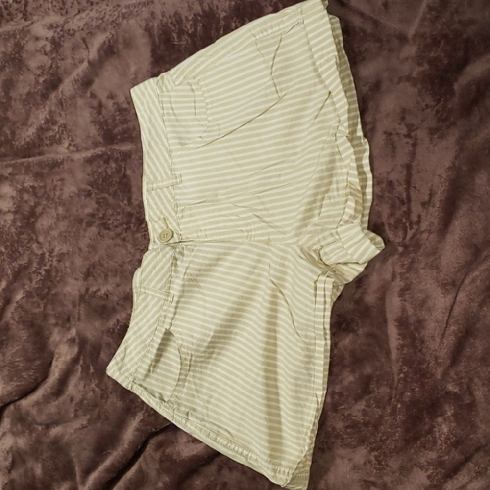 Women's‎ shorts